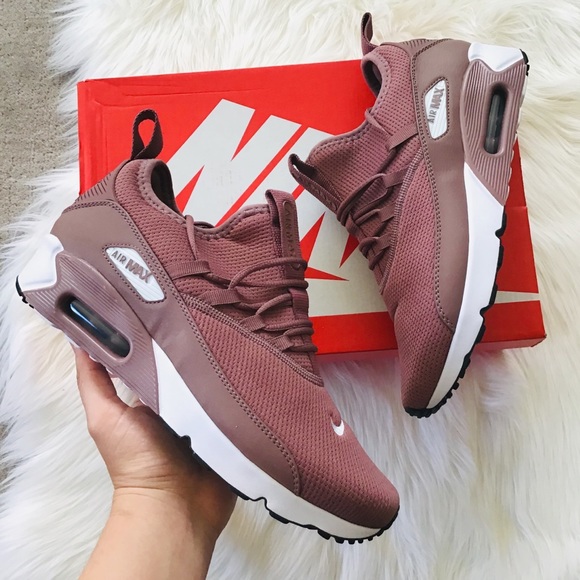 Nike Shoes - 🆕 NIKE Air Max 90 EZ Sneakers